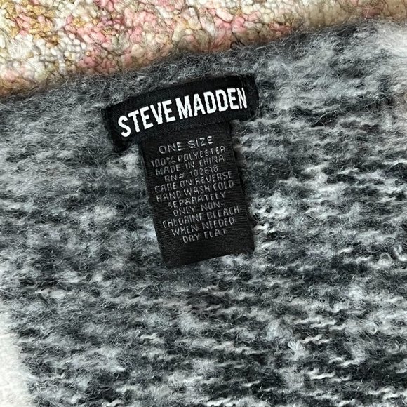Steve Madden White Gray Black Plaid Poly Large Thick Scarf - Picture 4 of 5